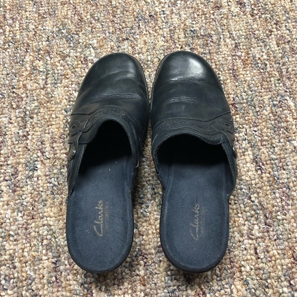 Clark’s Navy Clogs - Picture 4 of 5